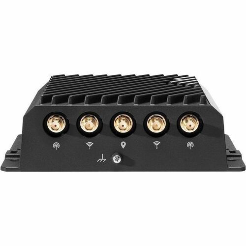 Cradlepoint R920 LTE Ruggedized Router with WiFi — 3-Year NetCloud IoT Essentials Plan