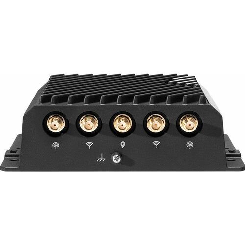 Cradlepoint R920 4G LTE Cat 7 Ruggedized Router with 3-Year NetCloud IoT Essentials Plan — North America (TC03-0920-C7A-NN)